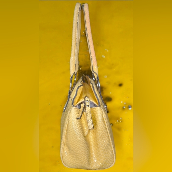 VIntage Guess Yellow Snakeskin Satchel/Shoulder Bag With A G Buckle - Picture 4 of 16